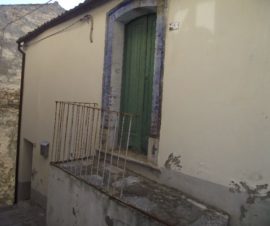 casa tipica in pietra